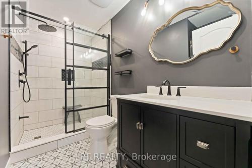 213 Idlewild Private, Ottawa, ON - Indoor Photo Showing Bathroom