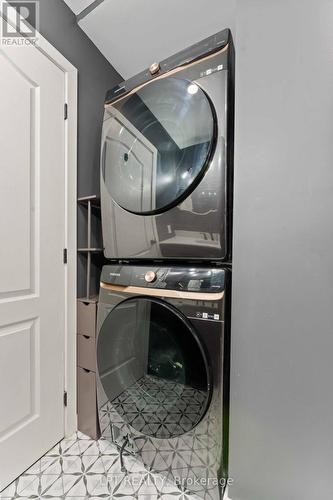 213 Idlewild Private, Ottawa, ON - Indoor Photo Showing Laundry Room