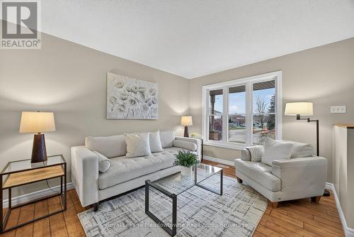 1 Draper Crescent, Barrie (Painswick North), ON - Indoor Photo Showing Living Room