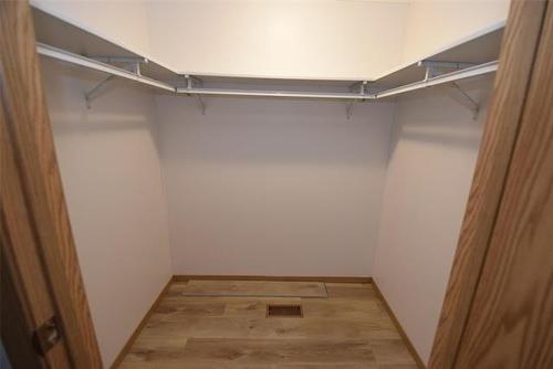 56 Sandale Dr, Winnipeg, MB 