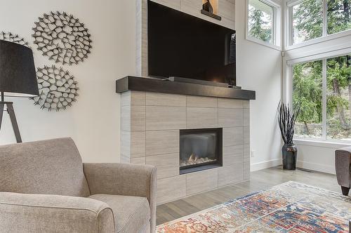 152 Lost Creek Court, Kelowna, BC - Indoor Photo Showing Living Room With Fireplace
