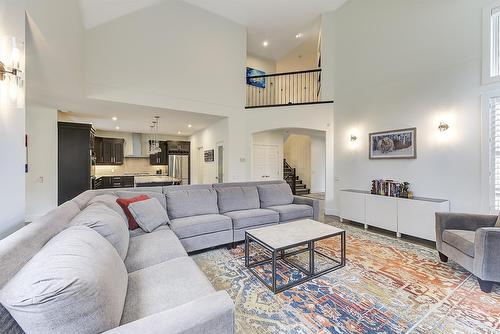 152 Lost Creek Court, Kelowna, BC - Indoor Photo Showing Living Room
