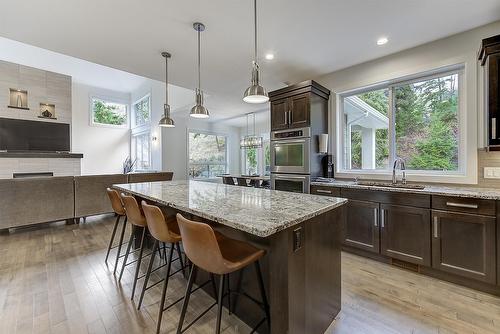 152 Lost Creek Court, Kelowna, BC - Indoor Photo Showing Kitchen With Upgraded Kitchen
