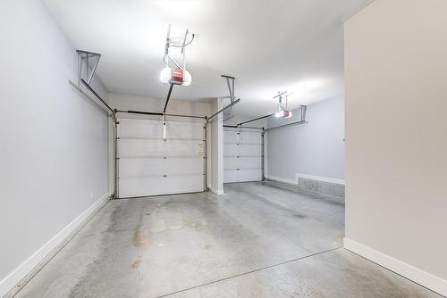 152 Lost Creek Court, Kelowna, BC - Indoor Photo Showing Garage