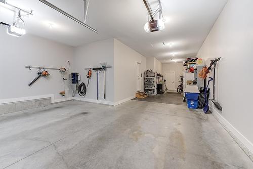 152 Lost Creek Court, Kelowna, BC - Indoor Photo Showing Garage