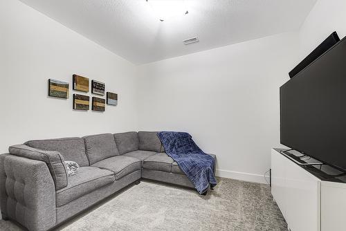 152 Lost Creek Court, Kelowna, BC - Indoor Photo Showing Living Room