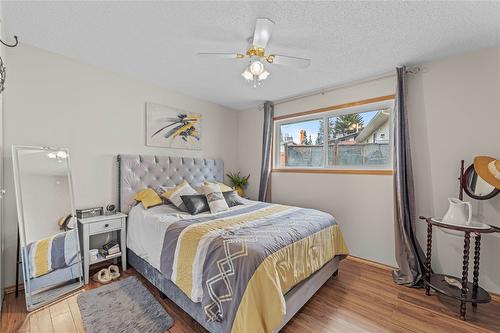 175 Ponderosa Avenue, Logan Lake, BC - Indoor Photo Showing Bedroom