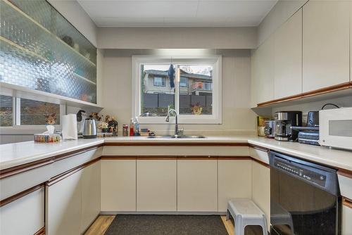 3600 37 Avenue, Vernon, BC - Indoor Photo Showing Kitchen With Double Sink