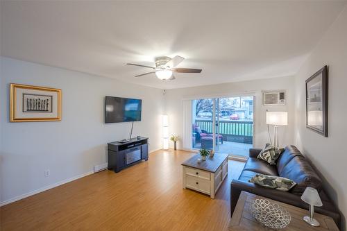 103-1820 Atkinson Street, Penticton, BC - Indoor Photo Showing Living Room