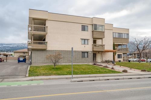 103-1820 Atkinson Street, Penticton, BC - Outdoor