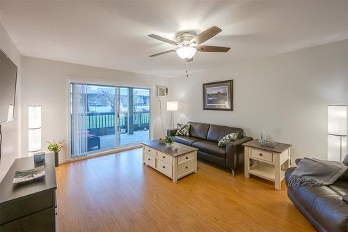 103-1820 Atkinson Street, Penticton, BC - Indoor Photo Showing Living Room