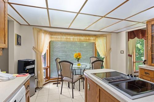 6210 50 Street, Salmon Arm, BC - Indoor Photo Showing Kitchen