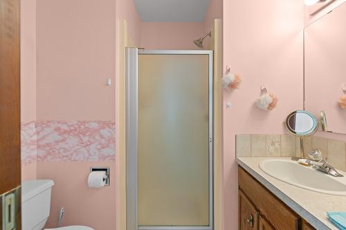 6210 50 Street, Salmon Arm, BC - Indoor Photo Showing Bathroom