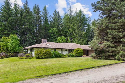 6210 50 Street, Salmon Arm, BC - Outdoor