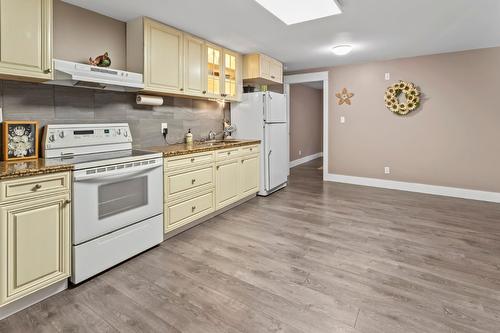 1629 Ainsworth Avenue, Riondel, BC - Indoor Photo Showing Kitchen