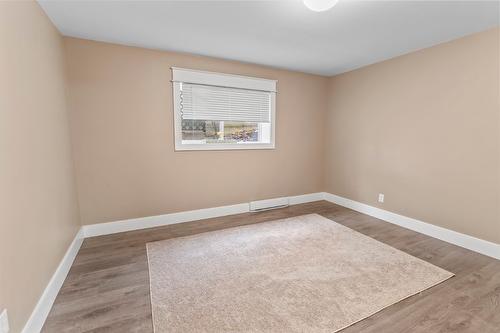 1629 Ainsworth Avenue, Riondel, BC - Indoor Photo Showing Other Room