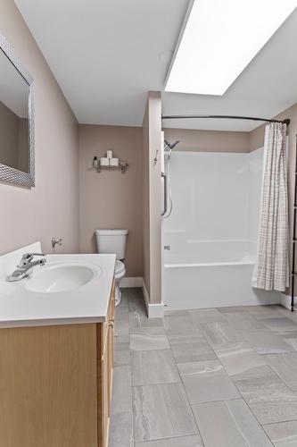 1629 Ainsworth Avenue, Riondel, BC - Indoor Photo Showing Bathroom