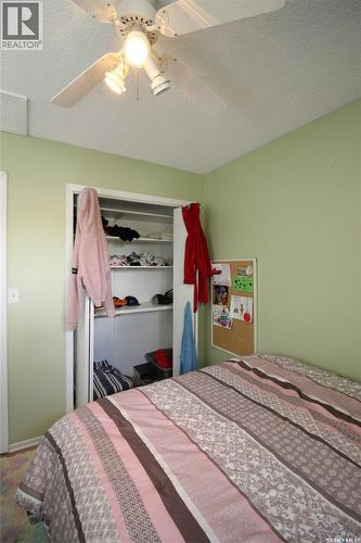 622 9Th Street W, Shaunavon, SK - Indoor Photo Showing Bedroom