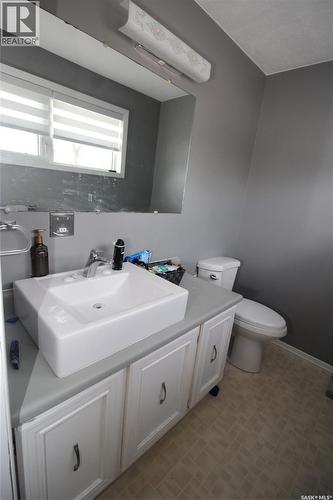 622 9Th Street W, Shaunavon, SK - Indoor Photo Showing Bathroom