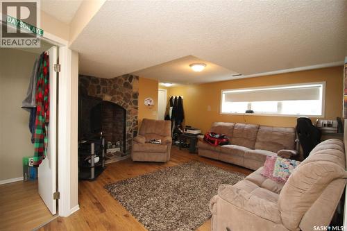 622 9Th Street W, Shaunavon, SK - Indoor Photo Showing Living Room