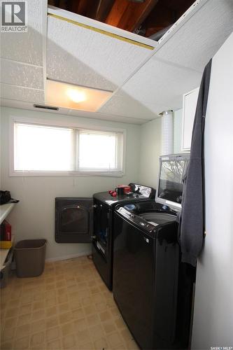 622 9Th Street W, Shaunavon, SK - Indoor