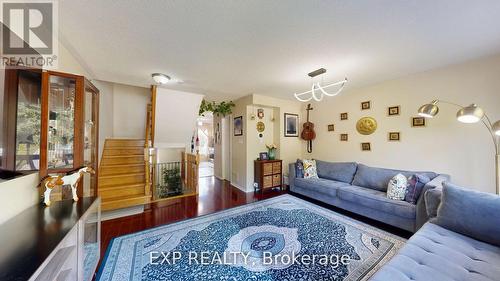 96 Conn Smythe Drive, Toronto, ON - Indoor Photo Showing Living Room