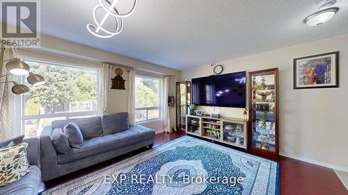 96 Conn Smythe Drive, Toronto, ON - Indoor Photo Showing Living Room