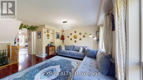 96 Conn Smythe Drive, Toronto, ON - Indoor Photo Showing Living Room