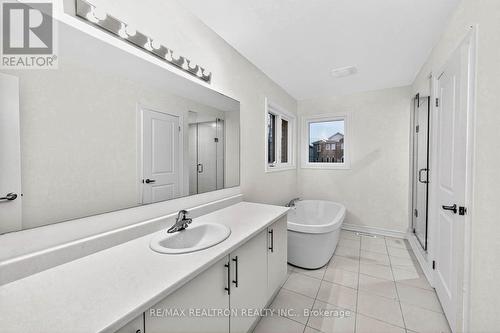 1 Wakefield Boulevard, Essa, ON - Indoor Photo Showing Bathroom