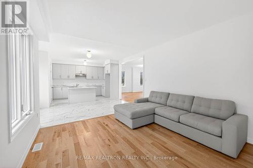 1 Wakefield Boulevard, Essa, ON - Indoor Photo Showing Living Room