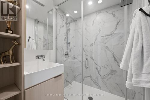 602 - 370 Martha Street, Burlington, ON - Indoor Photo Showing Bathroom
