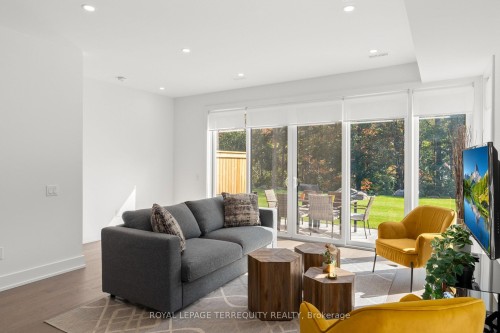 43 Rockmount Crescent, Gravenhurst, ON - Indoor Photo Showing Living Room