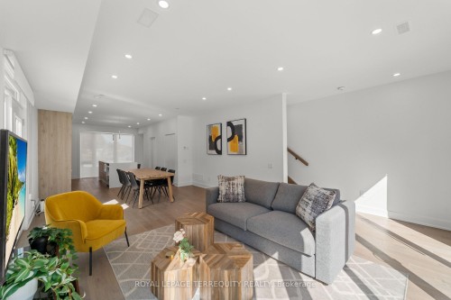 43 Rockmount Crescent, Gravenhurst, ON - Indoor Photo Showing Living Room