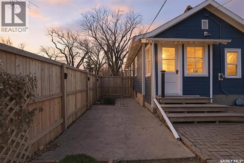 1214 B Avenue N, Saskatoon, SK - Outdoor