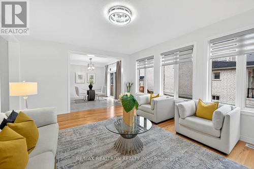 40 Wakefield Boulevard, Essa, ON - Indoor Photo Showing Living Room