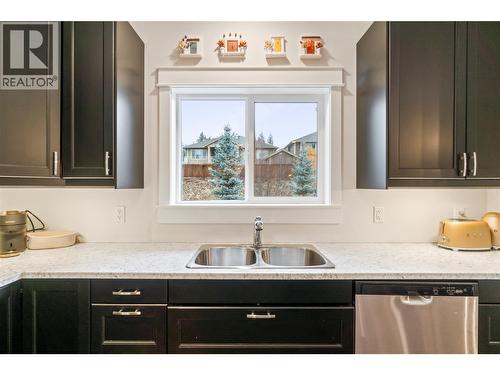 1140 23 Street Se, Salmon Arm, BC - Indoor Photo Showing Kitchen With Double Sink
