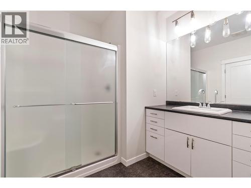 Ensuite - 1140 23 Street Se, Salmon Arm, BC - Indoor Photo Showing Bathroom