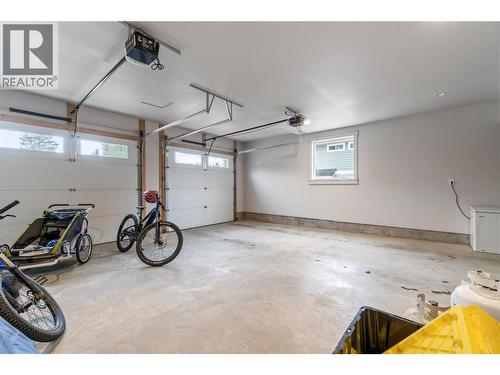 1140 23 Street Se, Salmon Arm, BC - Indoor Photo Showing Garage