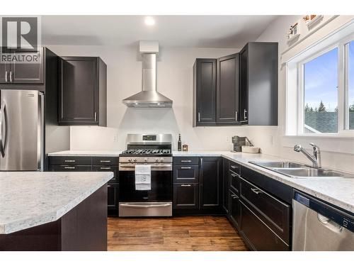 1140 23 Street Se, Salmon Arm, BC - Indoor Photo Showing Kitchen With Double Sink With Upgraded Kitchen