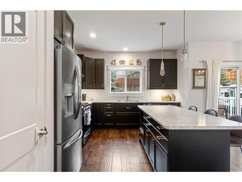 Kitchen - 1140 23 Street Se, Salmon Arm, BC - Indoor Photo Showing Kitchen With Upgraded Kitchen