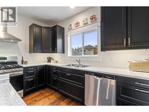 1140 23 Street Se, Salmon Arm, BC - Indoor Photo Showing Kitchen With Double Sink