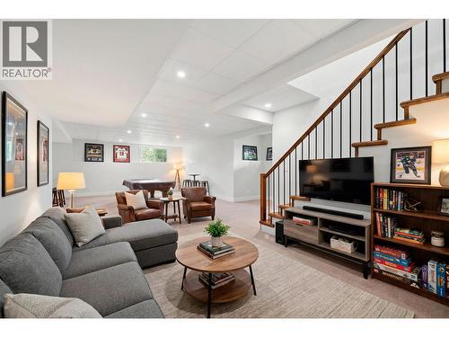 385 Riverwind Drive, Chase, BC - Indoor Photo Showing Living Room