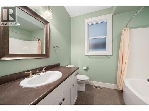 385 Riverwind Drive, Chase, BC - Indoor Photo Showing Bathroom