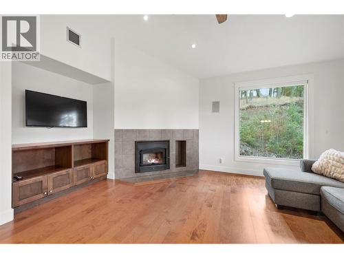 385 Riverwind Drive, Chase, BC - Indoor Photo Showing Living Room With Fireplace