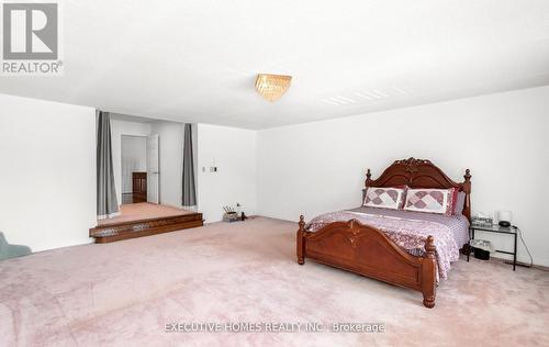 5489 Glen Erin Drive, Mississauga, ON - Indoor Photo Showing Bedroom