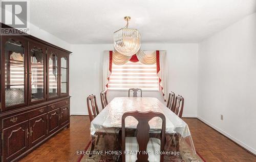 5489 Glen Erin Drive, Mississauga, ON - Indoor Photo Showing Dining Room