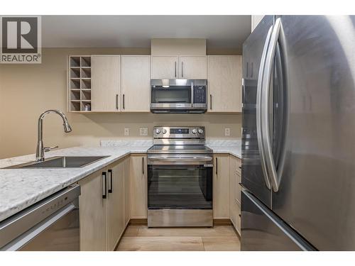 new kitchen - 1099 Sunset Drive Unit# 230, Kelowna, BC - Indoor Photo Showing Kitchen