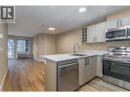 new kitchen - 1099 Sunset Drive Unit# 230, Kelowna, BC - Indoor Photo Showing Kitchen