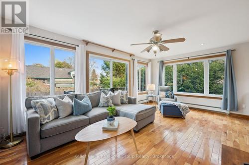 47 Hillcrest Drive, Guelph (St. George'S), ON - Indoor Photo Showing Living Room