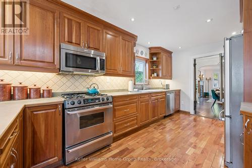 47 Hillcrest Drive, Guelph (St. George'S), ON - Indoor Photo Showing Kitchen With Upgraded Kitchen